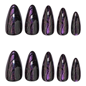 Faux ongles amande œil de chat pailletés en violet foncé et noir de style stiletto