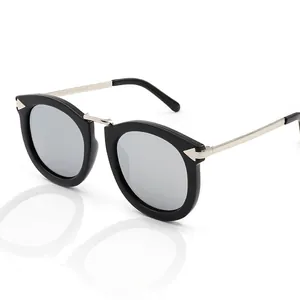 Polarized cat eye sunglasses for women with black frame and silver metal arrows
