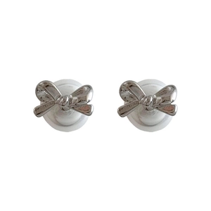 Elegante Schleifen-Perlenohrstecker in Silberoptik für eine französische Vintage-Ästhetik