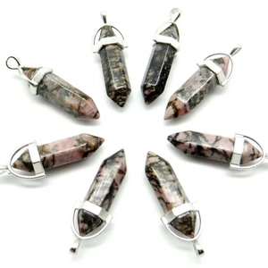 Set van 8 natuurlijke rhodoniet zeshoekige kristallen hangers met zilveren oog