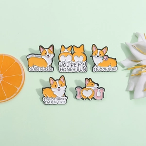 Set van 5 schattige Corgi emaille pins met grappige woordspelingen op een groene achtergrond