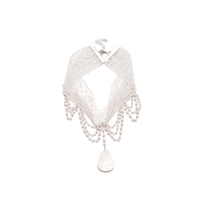 Collier ras de cou en dentelle blanche avec pampilles de perles et pendentif goutte d'eau