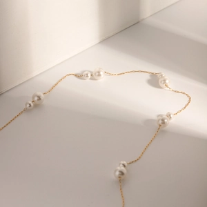 18k gold-plated stainless steel necklace featuring elegant spaced white pearls on a fine chain