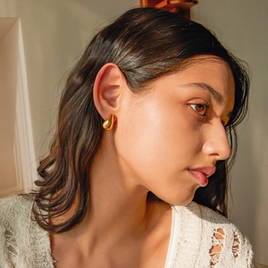 Minimalist 18k gold drop earrings with a polished metallic mirror finish for women