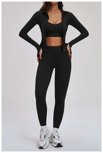 Ensemble de yoga noir 3 pièces avec veste zippée, brassière et legging taille haute