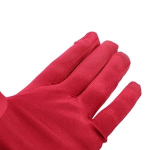 Guanti da sposa corti in raso rosso con fiocco di perle e polso elastico elegante