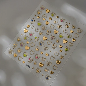 Détail d'autocollants 5D pour ongles cœur métal argenté avec relief 3D et paillettes