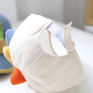 Beige Dinosaurier-Baseballkappe für Kleinkinder mit verstellbarem Klettverschluss