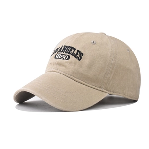 Broderie détaillée LOS ANGELES 1850 sur une casquette en coton lavé de couleur kaki