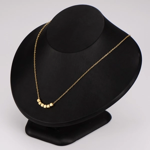 Collier minimaliste en acier inoxydable avec pendentif carré et petites perles dorées