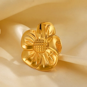 Polished 18K gold-plated stainless steel flower ring on cream silk background