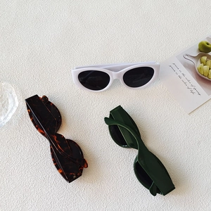 Retro oval leopard print sunglasses in pearl white, amber tortoise and dark green colors