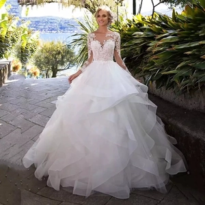 Robe De Mariée Élégante En Dentelle À Manches Longues Col En V Profond Tulle Robe De Mariée Avec Traîne Robes De Mariée