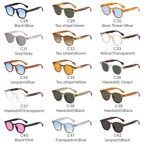 Collection de lunettes de soleil rondes vintage en différentes couleurs et verres