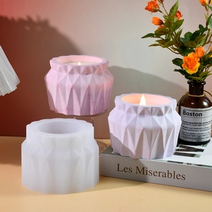 Dettaglio macro dello stampo in silicone a diamante per candele DIY e barattoli