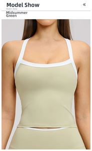 Vue détaillée du gilet de yoga vert été avec liseré blanc et encolure dos nu ajustée