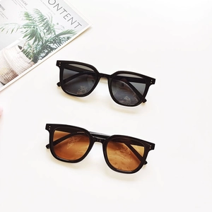 Rectangle sunglasses set with black and brown lenses in classic square frames