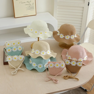 Straw sun hat and matching handbag set for girls featuring white daisy appliques