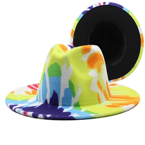 Fedorahat with colorful graffiti print and wide brim for men and women in jazz style