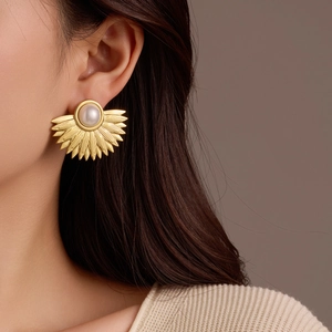 Vintage French High-End Fan Shaped Stud Earrings Stainless Steel Gold Plated Faux Artificial Pearl Sunburst Radiant Jewelry For Women