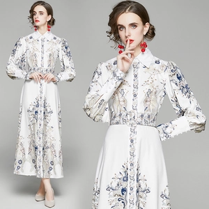 Robe midi blanche à imprimé floral vintage avec manches bouffantes et ceinture