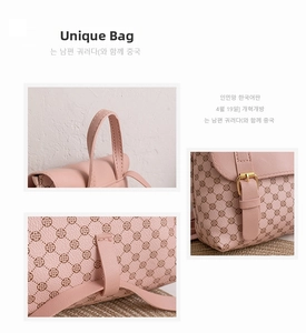 Detail des rosa Monogramm-Minirucksacks mit Ledergriffen und goldenen Metallschnallen