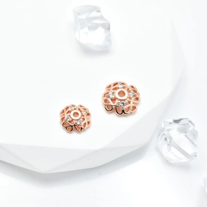 Cuenta espaciadora de flor oro rosa con circón y diseño hueco para joyería DIY