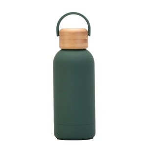 Detail of a dark green matte vacuum flask featuring a natural bamboo wood lid and handle