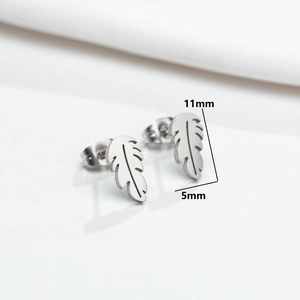 Irregular silver feather stud earrings made of stainless steel with 11mm dimensions