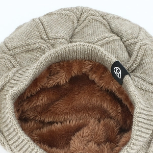 Thick knit ski hat with H-logo, double-wave pattern and warm fleece lining in khaki