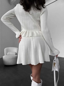 Ensemble blanc tricoté de style français avec haut à volants et jupe plissée