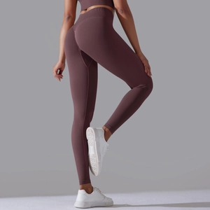 Detailansicht der nahtlosen High-Waist Yoga-Leggings mit Push-up-Effekt am Gesäß