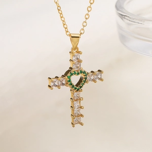 Collier Pendentif Croix Cuivre Avec Zircone Cubique Coeur Incrusté Plaqué Or Bijoux De Mode Géométriques Pour Femmes
