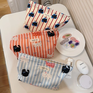 Lot de trois trousses à maquillage en toile avec motifs de chats et rayures vintage