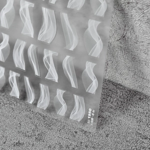 Détails de motifs de fumée blanche sur des autocollants 5D ultra-fins pour nail art