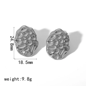 Orecchini a cerchio in argento testurizzato 24,8mm x 18,5mm dal peso di 9,8g