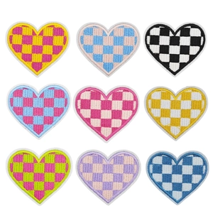 Heart Shape Checkerboard Pattern Embroidered Patch Iron On Sewing Badge For Clothing Bags Decorative Applique Polyester Thread DIY Craft