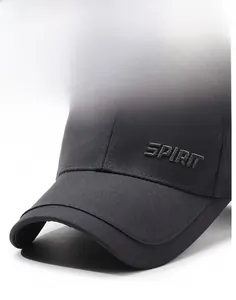 Détail de la broderie 3D SPIRIT sur casquette de baseball noire en coton