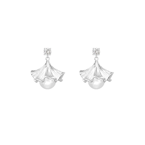 Elegant silver ginkgo leaf pearl earrings with zircon inlay and sterling silver needles
