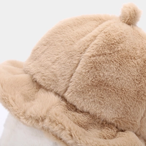 Chapeau cloche d'hiver en peluche unie marron clair avec texture douce et chaude