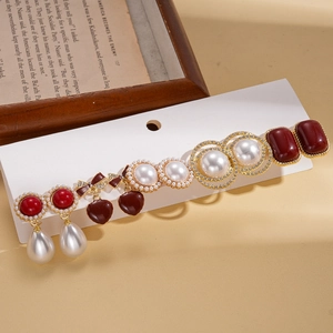 Ensemble de 10 paires de boucles d'oreilles vintage avec résine rouge et perles