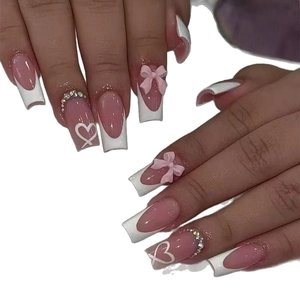 Faux ongles French roses avec nœuds 3D et strass en forme de cercueil mi-longue