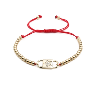 Verstellbares rotes Seilarmband mit goldenem Sternanhänger und Zirkonia Perlen