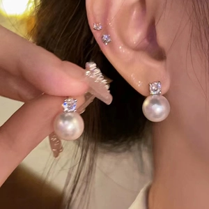 Elegant square stud earrings featuring white pearls and sparkling cubic zirconia stones
