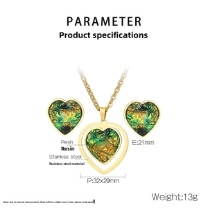Detail view of heart-shaped jewelry set in resin and gold stainless steel with dimensions