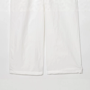 Pantalon en nylon blanc pour femme avec taille superposée et détails de couture