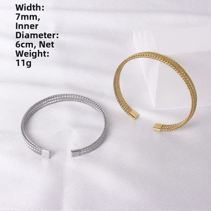 Detail of 7mm mesh braided C-shape stainless steel bracelet with dimensions and weight