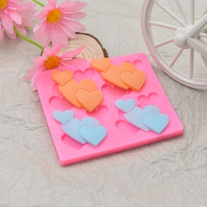 Stampo in silicone rosa a forma di cuore per cioccolato fai da te e decorazione di torte su fondo