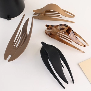Detailed view of 4 pieces matte non-slip hair claw clips in brown, black and leopard print