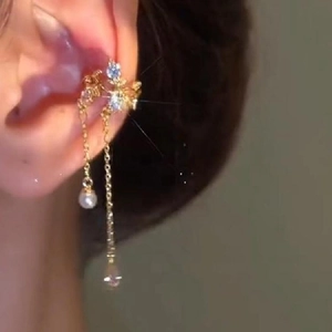 Elegant gold-plated ear cuff with sparkling zircon tassels and a hanging pearl bead